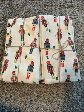 Set of 8 Nutcracker Cloth Christmas Napkins; Cream and Red